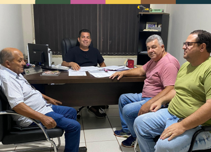 Coordenador do Núcleo de Esporte entrega relatório anual de atividades esportivas ao presidente da Câmara